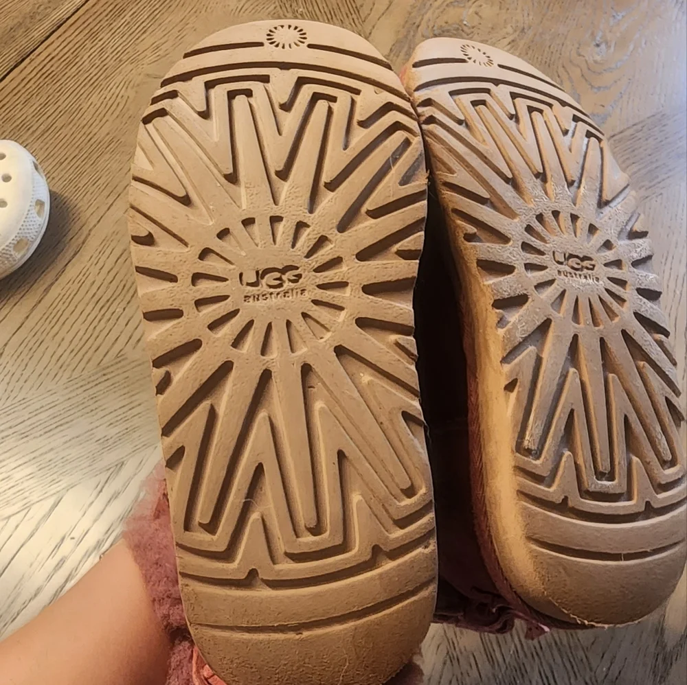 Uggs - Picture 4 of 6
